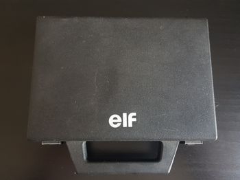 Coffret de 11 pin's ELF
