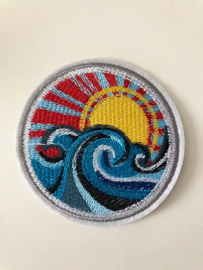 Écusson patch brodé vague neuf