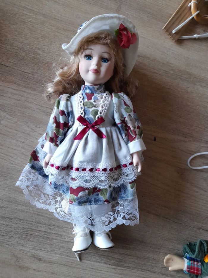 Lot de Poupées en porcelaine - photo numéro 4