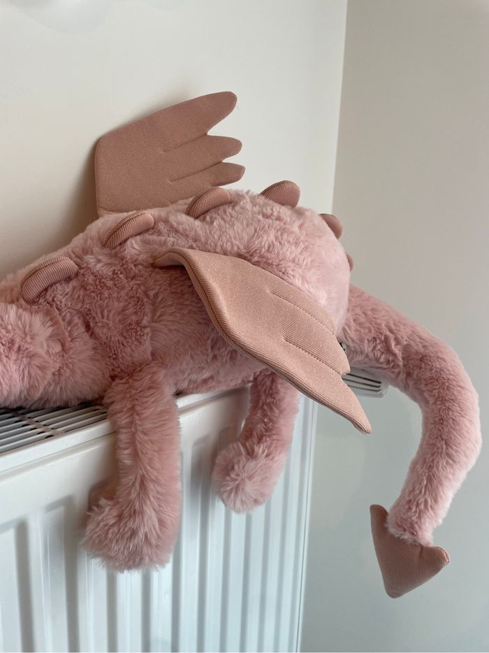 Enorme Peluche JEllYCAT HUGUE DRAGON ROSE 🩷 - photo numéro 3