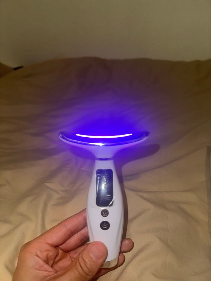 Appareil massage visage & cou 7-en-1 (État neuf) - photo numéro 2