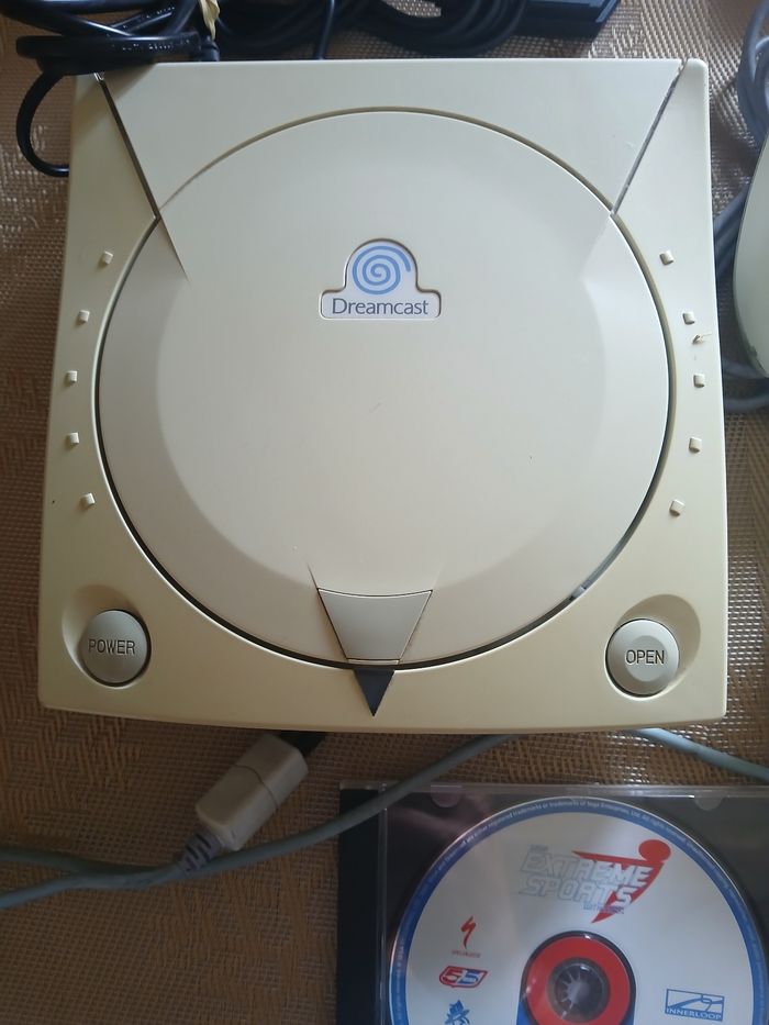 Console Sega Dreamcast avec 1 jeu - photo numéro 2