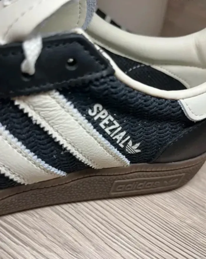 Adidas Spezial noires & blanches – Taille 40 – Neuf avec étiquette - photo numéro 2