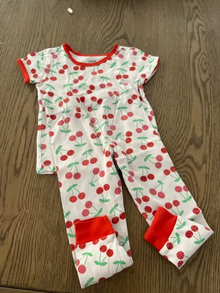 Pyjama cerise 3 ans
