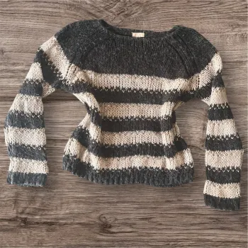 pull en maille rayé gris et blanc avec fils dorées taille unique
