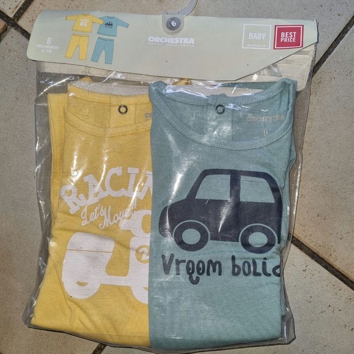 lot de 2 pyjamas Taille 6 mois 🎁 neuf