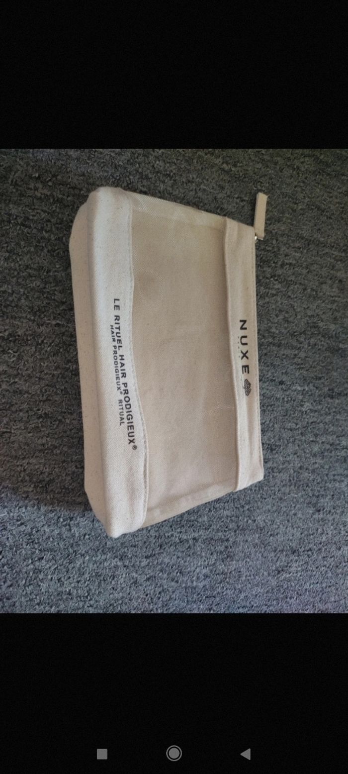 Nuxe trousse vide