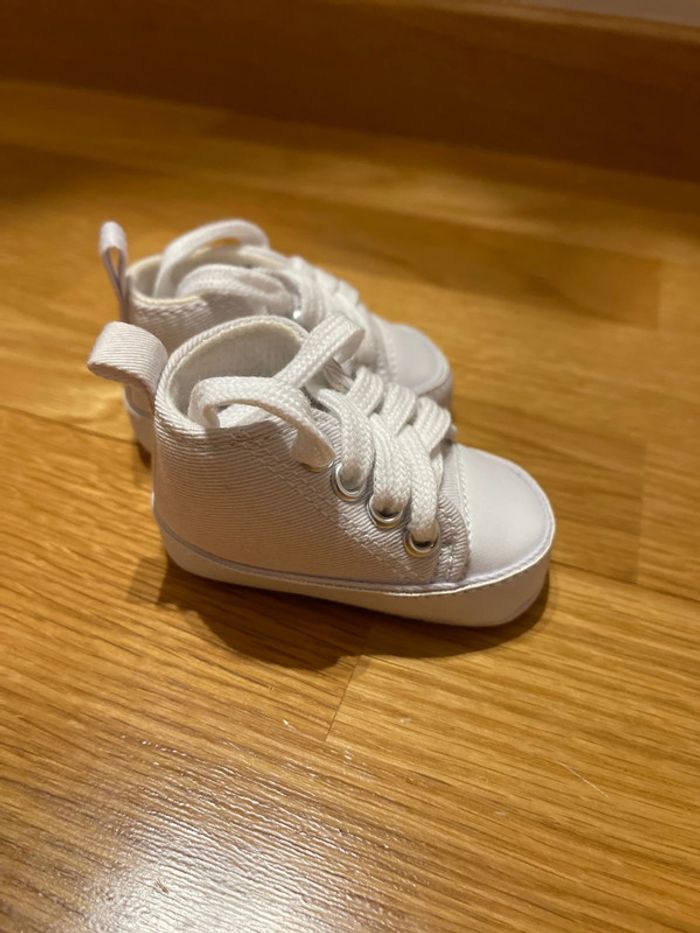 Lot de 2 paires de chaussures neuves taille 0-3 mois - photo numéro 7