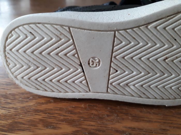 Chaussures , Baskets montantes noires Kiabi  P 25 - photo numéro 4