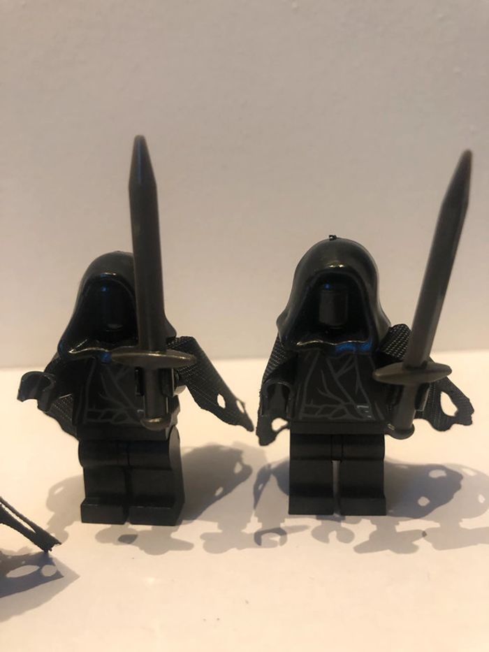Figurine type lego le roi Angmar et 4 nazguls. Le seigneur des anneaux - photo numéro 3