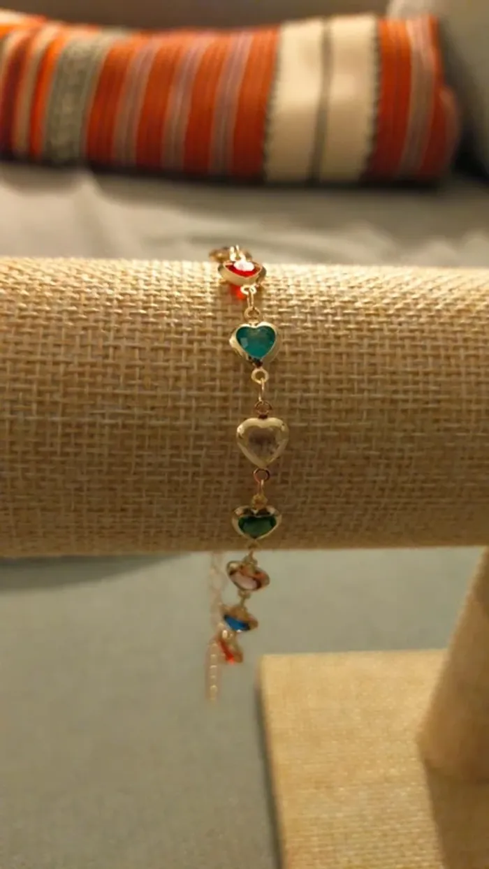 Bracelet doré avec cœurs multicolores, femme - photo numéro 3