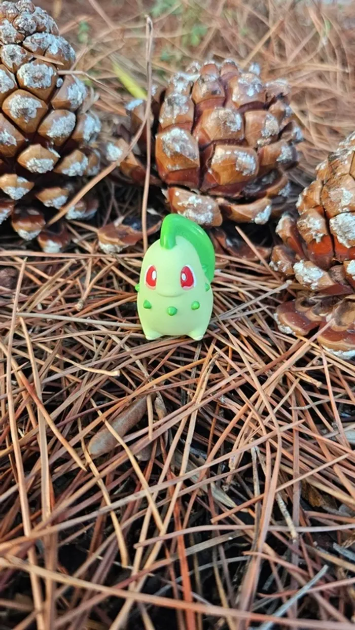 Super figurine Pokemon Nintendo finger puppet Germignon - photo numéro 3