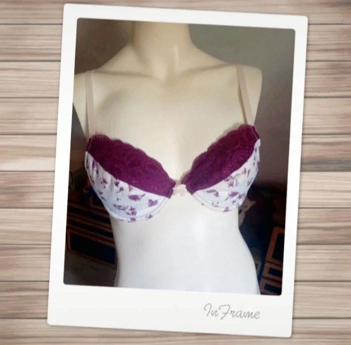 Soutien gorge blanc/ violet taille 95B