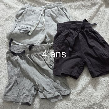 Lot 3 shorts kiabi 4 ans 