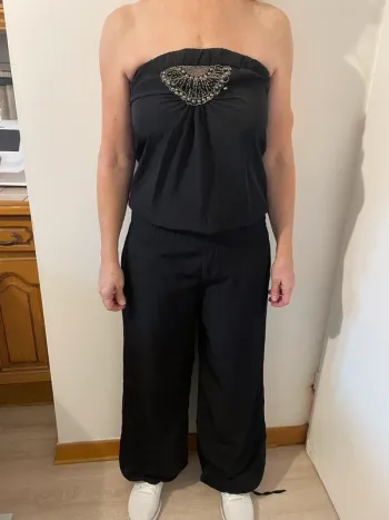 Combinaison noire avec perles