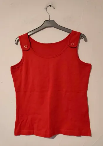 Adorable débardeur rouge vintage avec gros boutons  taille 46