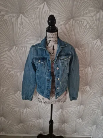 Jolie veste en jean taille 36
