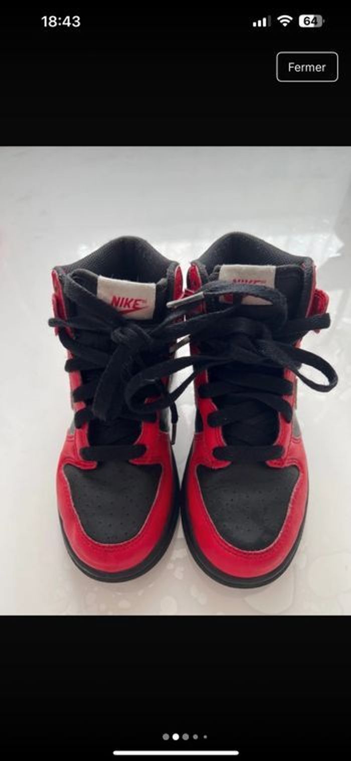 Baskets Nike pour enfants taille 30 en très bon état - photo numéro 2