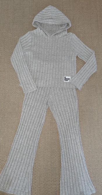 Ensemble confort fille 11/12 ans , très bon état