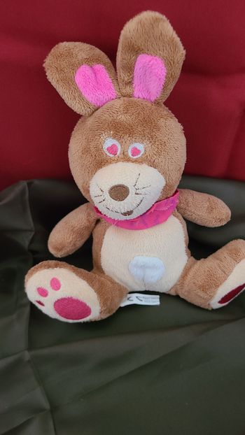 Peluche doudou lapin beige brun FIZZY colerette bandana rose