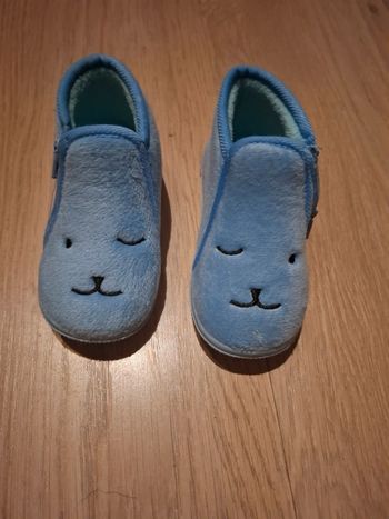 Pantoufle bleu fille ou garçon taille 23 pratiquement pas portée lapin bleu