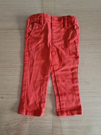 Pantalon rouge tape a l'œil 3 mois