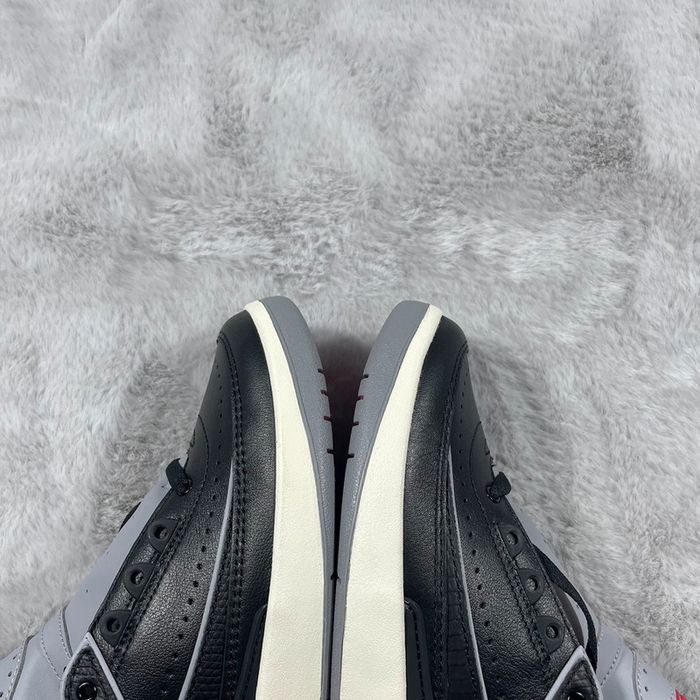 Nike Air Jordan 2 Retro « Black/Cement Grey- Fire-Red » pointure 40 - photo numéro 7