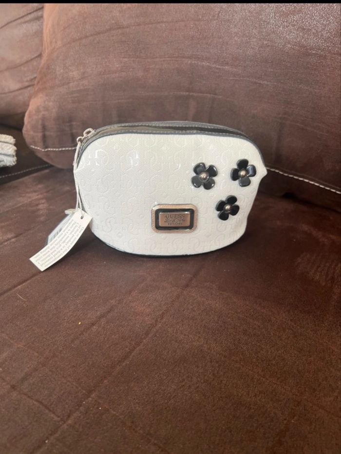 Trousse de maquillage Guess