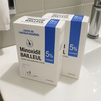 Deux boîtes de minoxidil 