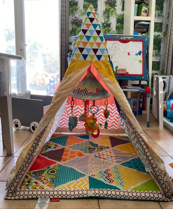 Tipi tapis d’éveil comme neuf complet infantino