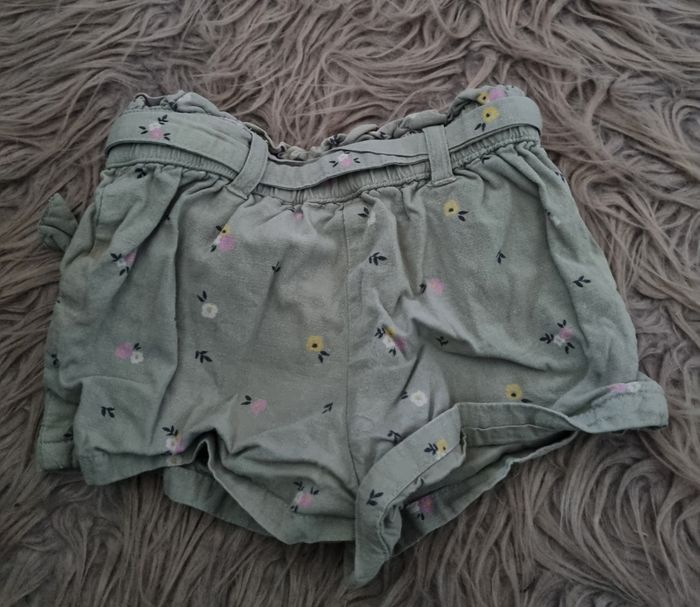 Short kaki à fleurs 2ans - photo numéro 4