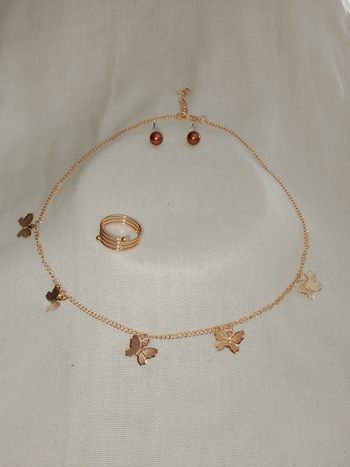 collier bague et boucles d'oreilles