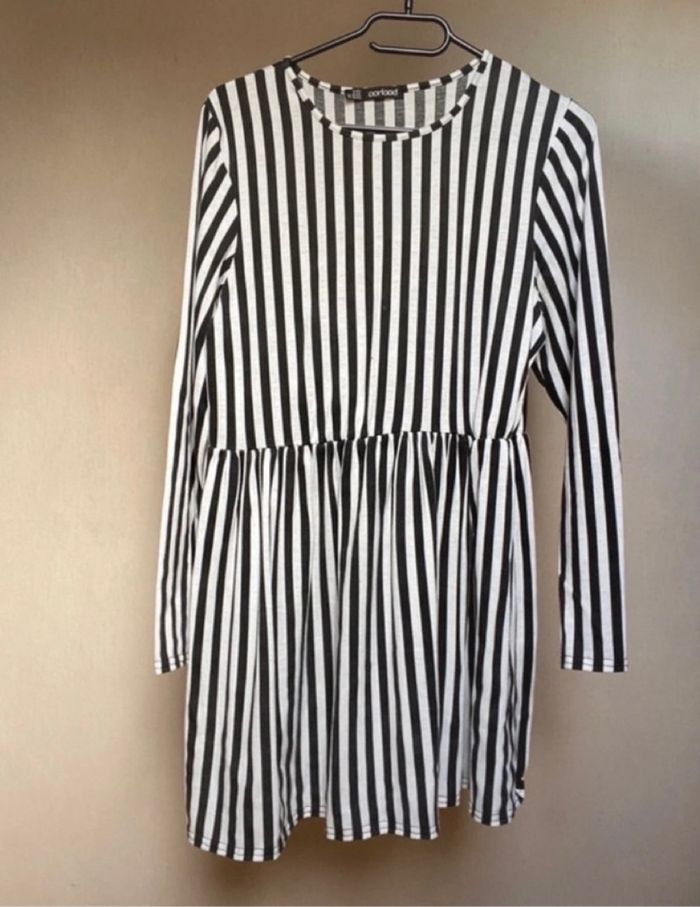 Robe rayée noire et blanche Boohoo