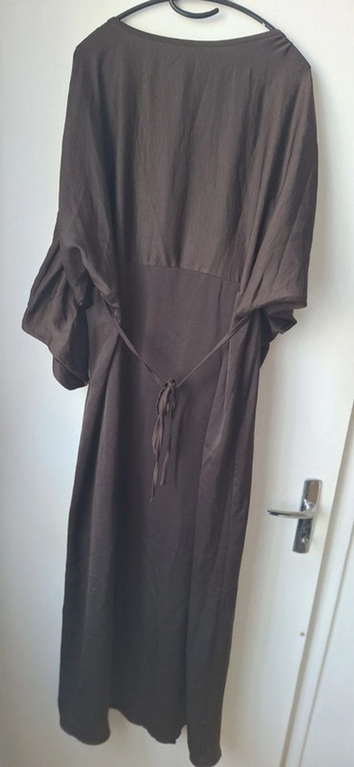 Jolie Robe longue marron à manches longues bouffantes - photo numéro 3