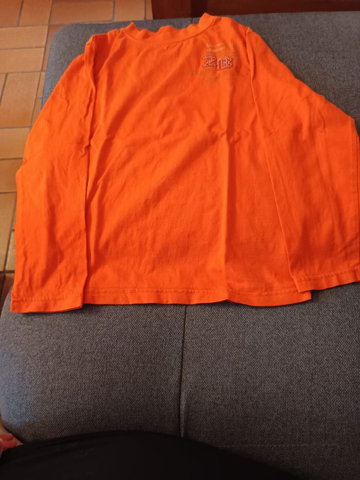 T shirt manche longue orange taille 8 ans