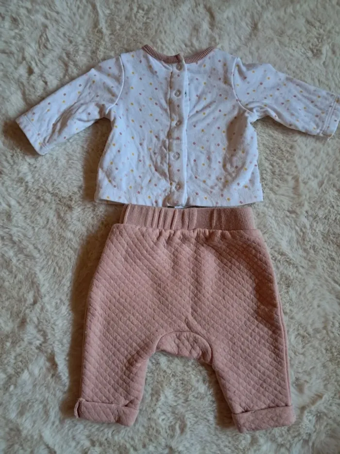 Ensemble tee shirt et pantalon - photo numéro 2