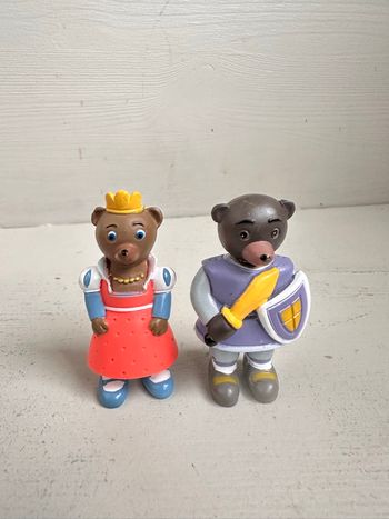 Figurine petit ours brun chevalier et princesse