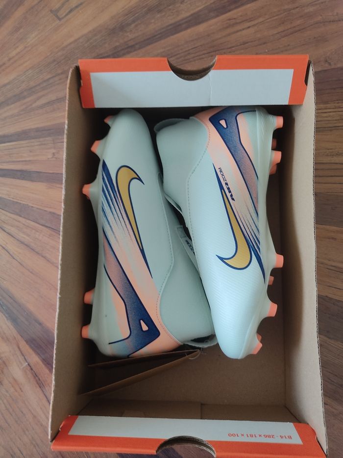 Crampons Nike T 35 - photo numéro 6