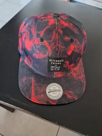Casquette H&M noir rouge
