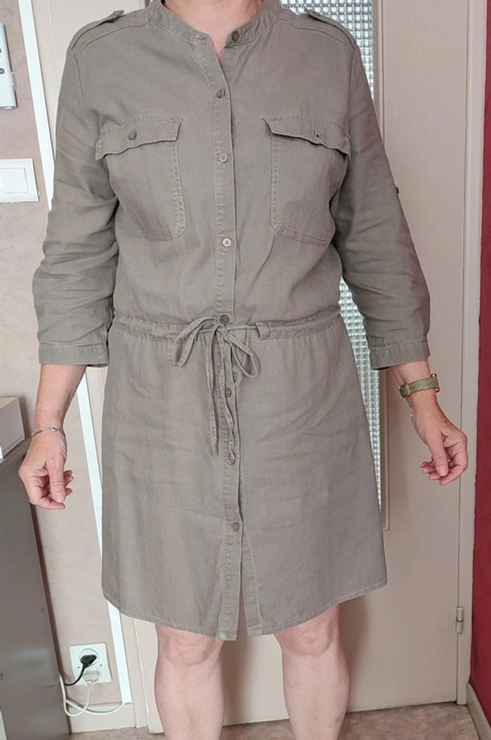 Robe en lin taupe
