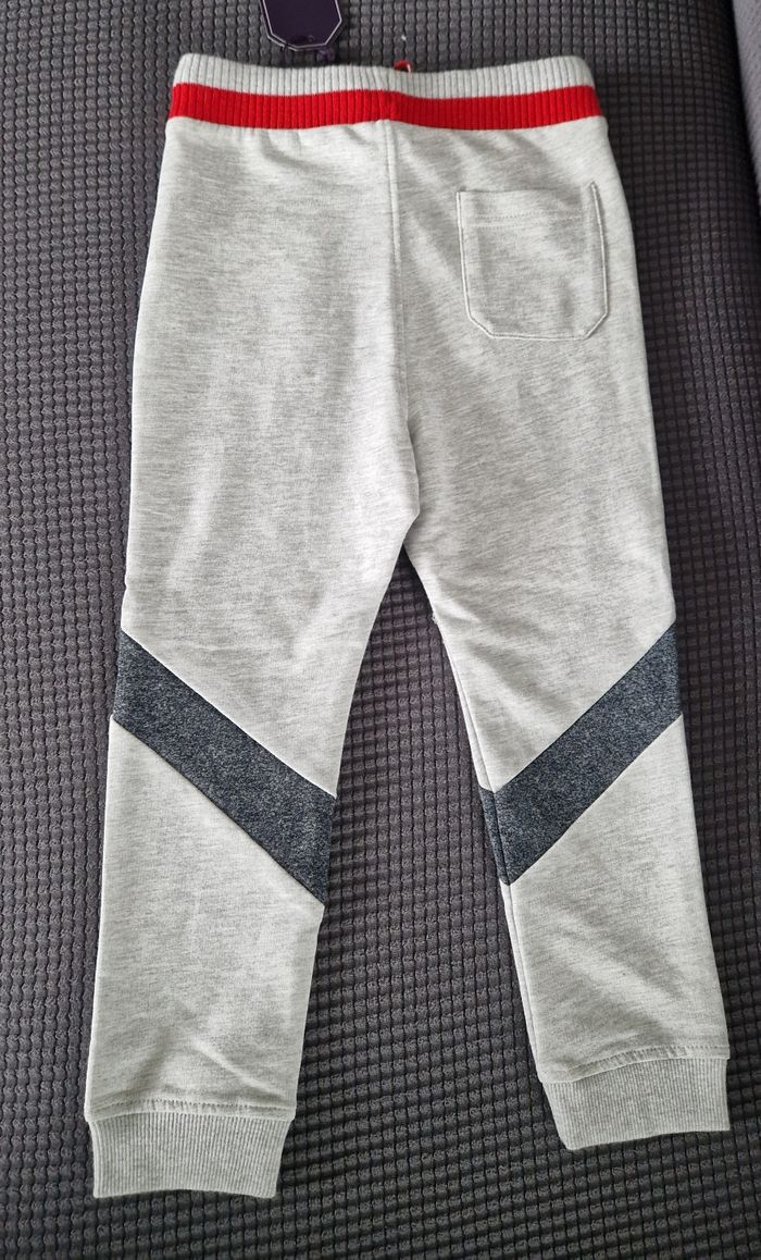 Pantalon neuf 4 ans - photo numéro 4
