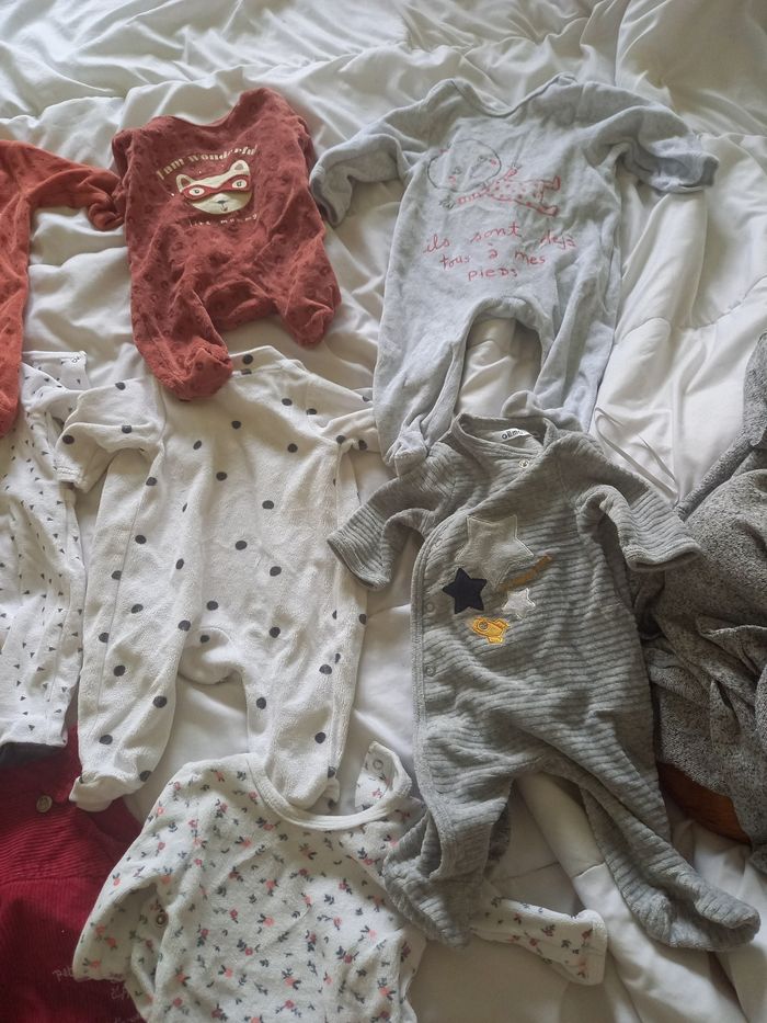 Vêtements 1 mois - photo numéro 3