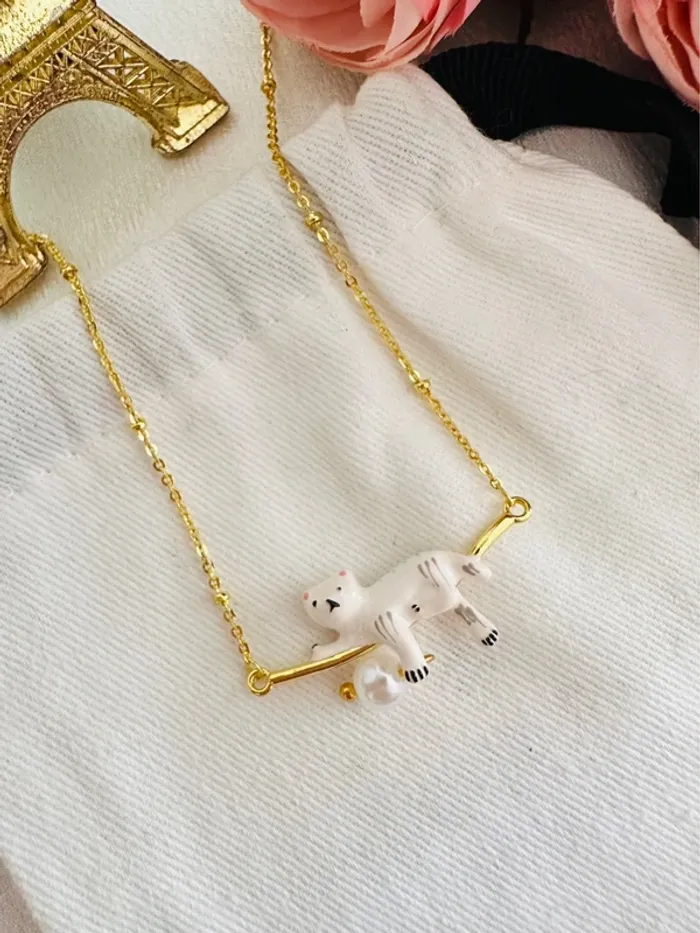 🐈Collier chat japonais émail blanc & perle, chaîne dorée - photo numéro 3