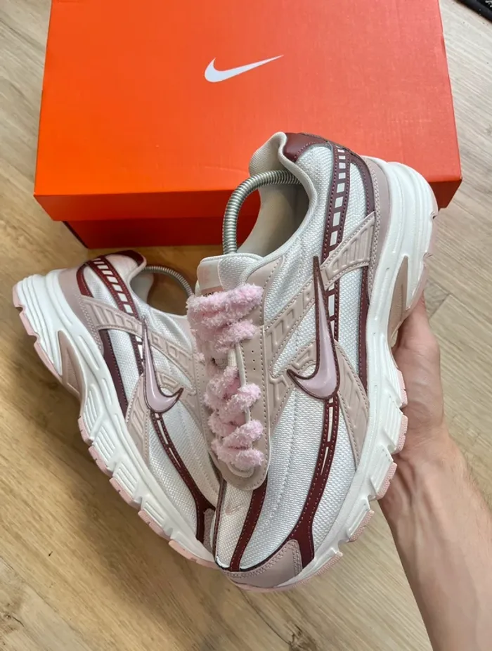 Nike Initiator Rose Blanc Fluffy Taille 38