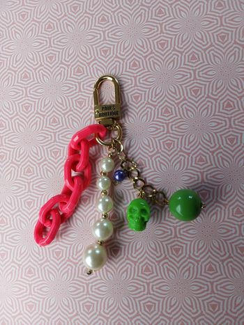 Porte clefs mousqueton gothique tête de mort Paul's Boutique