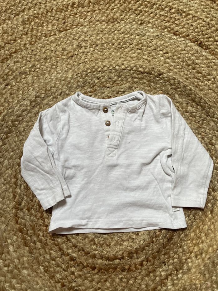 Pull blanc bouton en bois bébé