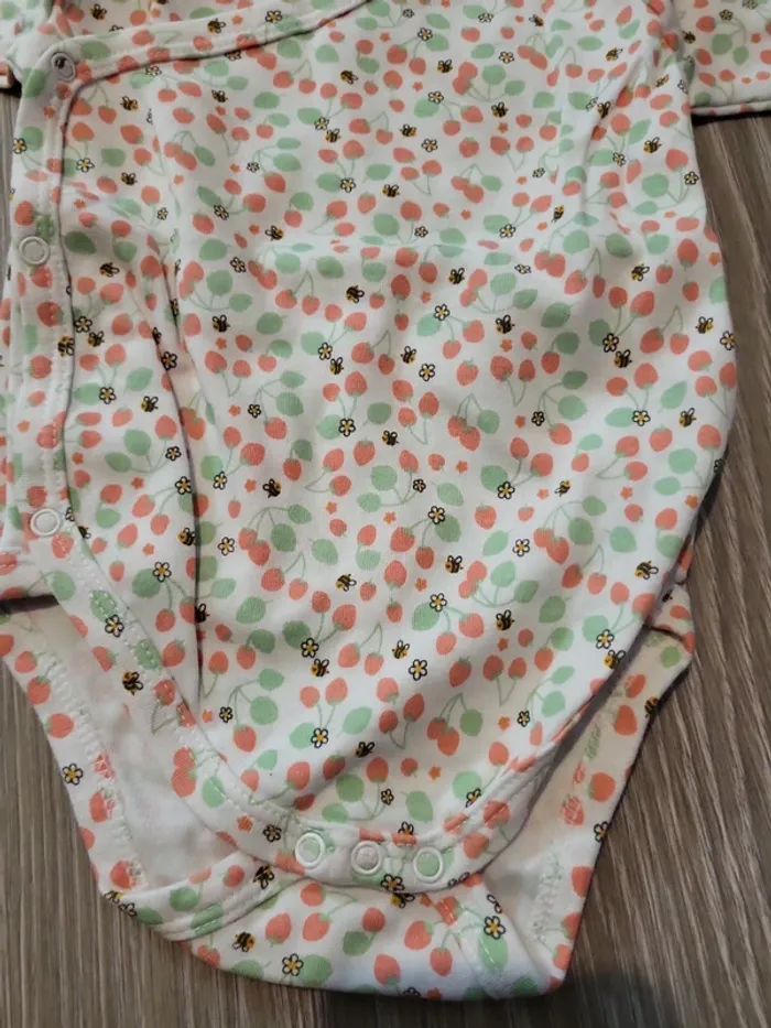 Lot 2 body 6/9 mois - photo numéro 7