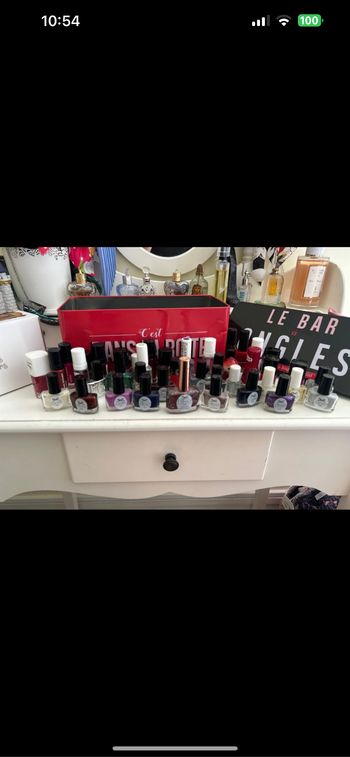 Lot de 40 vernis + boite offerte