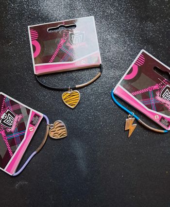 Lot 3 bracelets elastiques Monster high NEUF