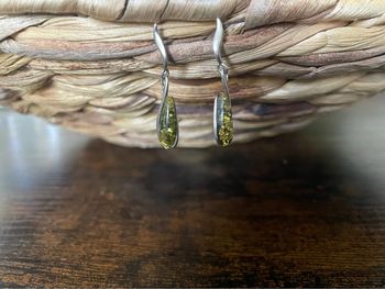 Boucle d’oreilles gouttes vert paillette et argenté en argent 925